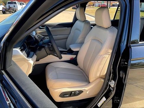 New 2025 Jeep Grand Cherokee L Limited image 12