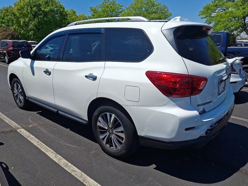 Used 2019 Nissan Pathfinder SV AWD/4WD image 4