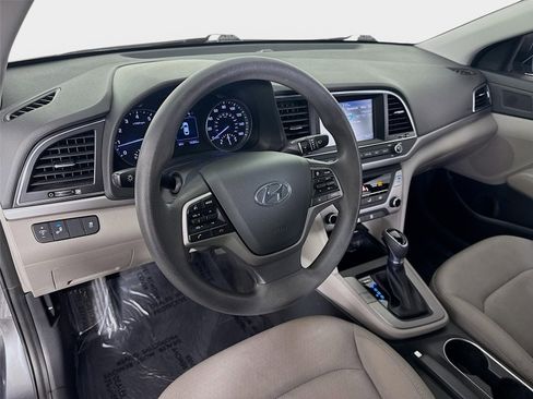 Used 2018 Hyundai Elantra SEL FWD image 9