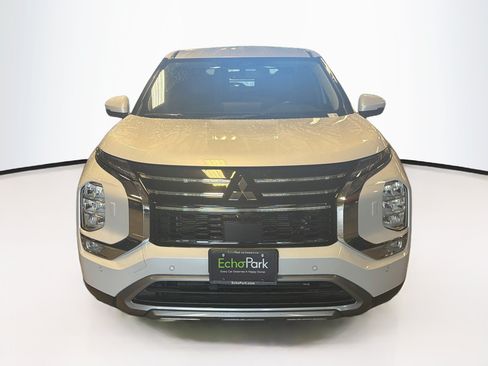 Used 2025 Mitsubishi Outlander SE AWD/4WD image 2