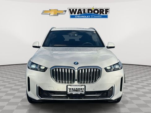 Used 2025 BMW X5 xDrive50e image 2