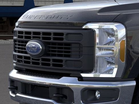 New 2026 Ford F250 XL w/ XL Chrome Package image 17