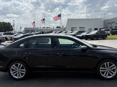 Used 2019 Volkswagen Passat 2.0T Wolfsburg w/ Wheels & Sunroof Package FWD image 11