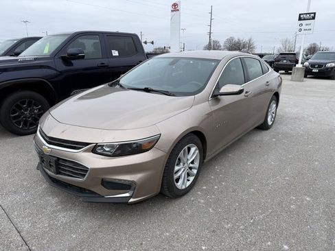 Used 2018 Chevrolet Malibu LT image 2