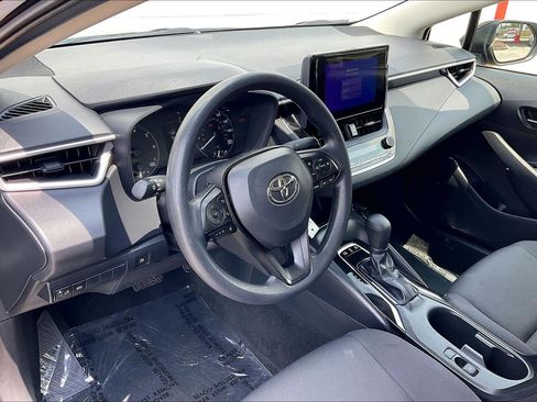 Used 2025 Toyota Corolla LE FWD image 18