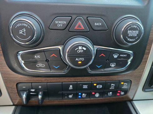 Used 2016 RAM 2500 Laramie w/ Cold Weather Group image 29