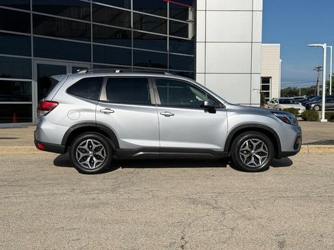Used 2020 Subaru Forester Premium w/ Popular Package #1 AWD/4WD image 2