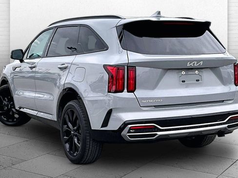 Used 2023 Kia Sorento SX FWD image 4