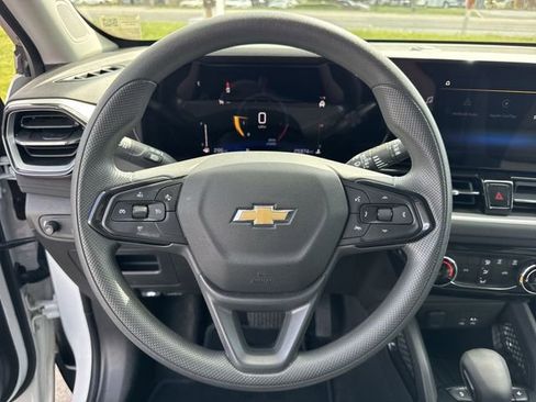 Used 2025 Chevrolet TrailBlazer LT FWD image 16