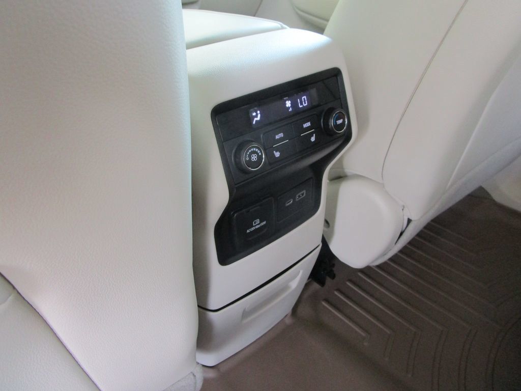 Used 2023 GMC Acadia Denali w/ Denali Ultimate Package FWD image 22