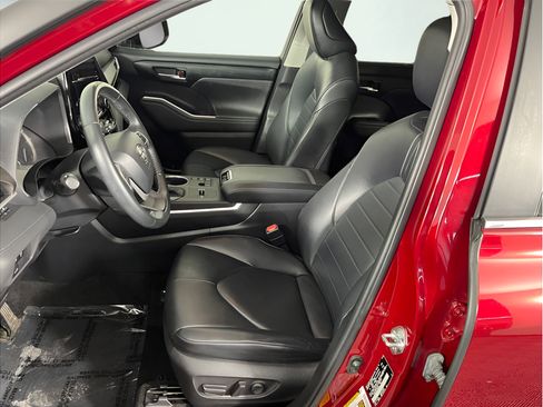 Used 2023 Toyota Highlander XLE FWD image 9