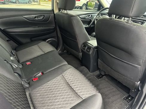 Used 2020 Nissan Rogue SV FWD image 23
