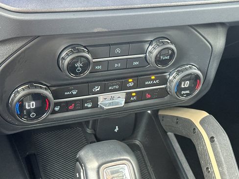 Used 2025 Ford Bronco Badlands AWD/4WD image 21