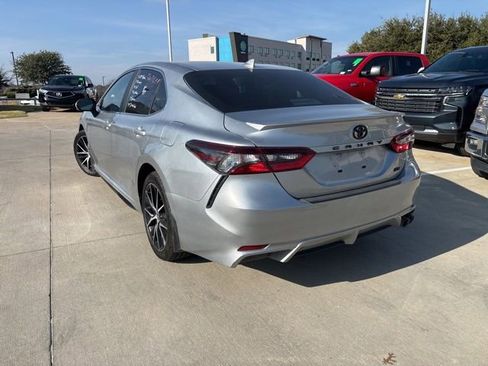 Used 2024 Toyota Camry SE image 4