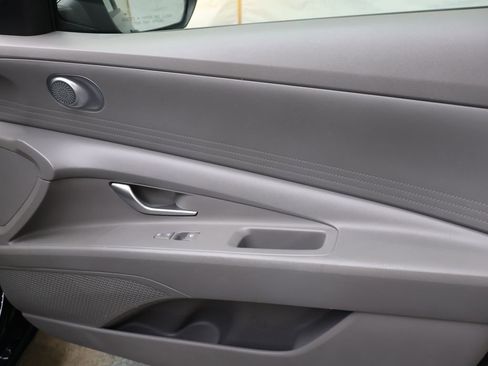 Used 2022 Hyundai Elantra SEL FWD image 11