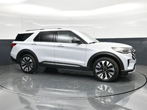 Certified 2025 Ford Explorer Platinum w/ LUX Leather Package AWD/4WD image 3