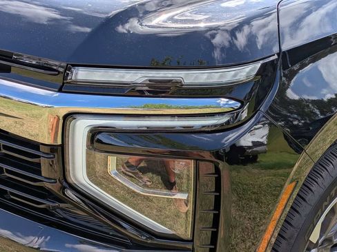 Used 2025 Chevrolet Tahoe LS RWD image 9