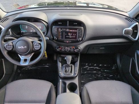 Used 2025 Kia Soul LX w/ LX Technology Package FWD image 13