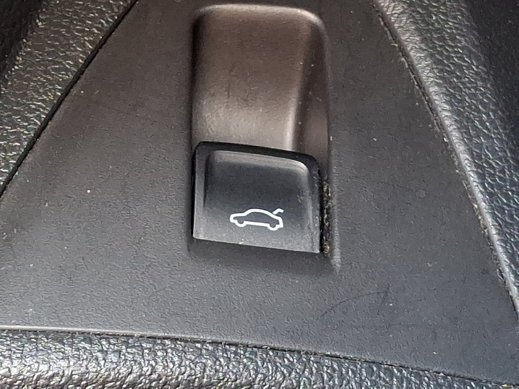 Used 2025 Volkswagen Jetta SE FWD image 26