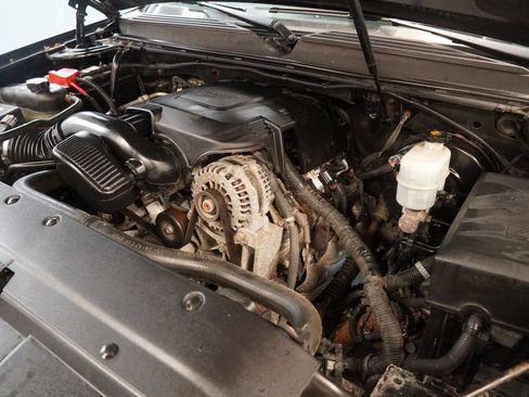 Used 2012 Chevrolet Suburban LT AWD/4WD image 17