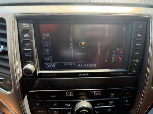 Used 2013 Jeep Grand Cherokee Overland w/ Advance Technology Group AWD/4WD image 25