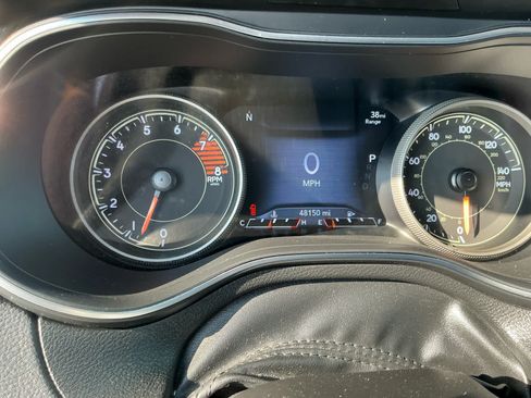 Used 2021 Jeep Cherokee Limited w/ Mopar Interior Package AWD/4WD image 16