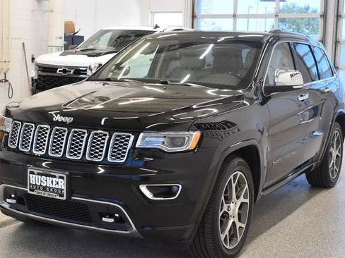 Used 2019 Jeep Grand Cherokee Overland AWD/4WD image 9