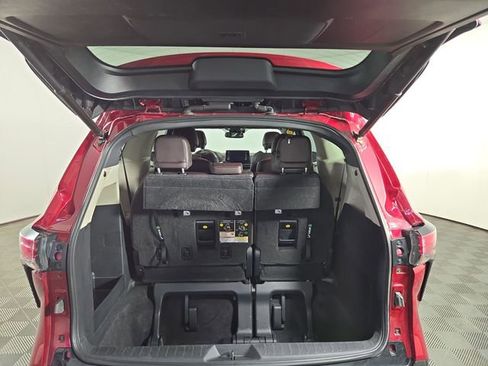 Used 2021 Toyota Sienna Platinum AWD/4WD image 34