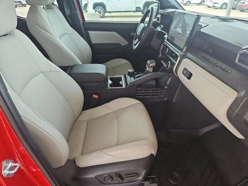 Used 2024 Toyota Tacoma Limited w/ Limited Package (LT) image 21