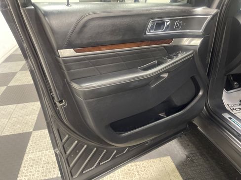 Used 2016 Ford Explorer Platinum image 10
