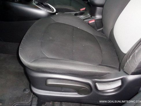 Used 2019 Kia Soul FWD image 7