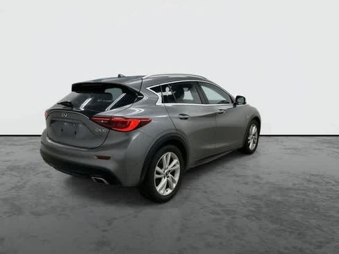 Used 2018 INFINITI QX30 Premium w/ Technology Package FWD image 3