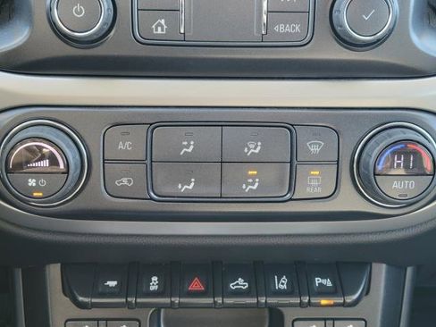 Used 2022 Chevrolet Colorado LT w/ Luxury Package image 29