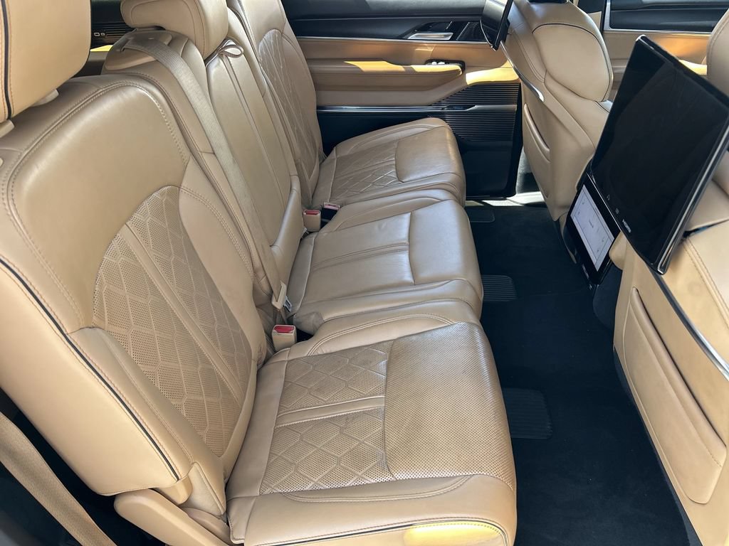 Used 2024 Jeep Grand Wagoneer Series III w/ Rear Seat Video Group 1 AWD/4WD image 28