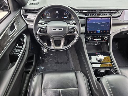 Used 2022 Jeep Grand Cherokee Overland w/ Adv Protech Group III image 12