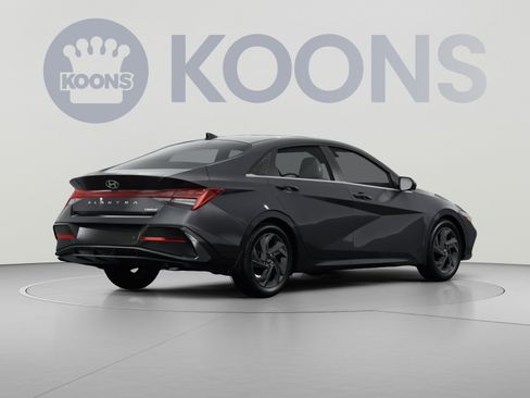 Used 2025 Hyundai Elantra Limited FWD image 4