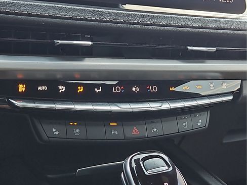 Used 2025 Cadillac XT4 Premium Luxury w/ Technology Package FWD image 17