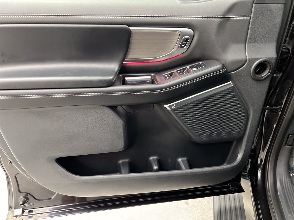 Used 2025 Ford Expedition Max Platinum AWD/4WD image 14