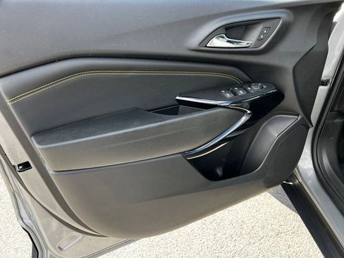 Used 2025 Chevrolet Trax LT image 14