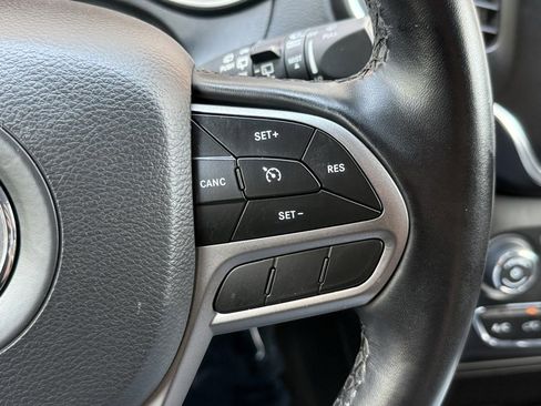 Used 2019 Jeep Cherokee Latitude Plus w/ Comfort/Convenience Group image 31