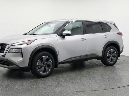 Used 2025 Nissan Rogue SV image 3