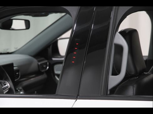 Certified 2022 Ford Explorer Limited w/ Equipment Group 301A image 4