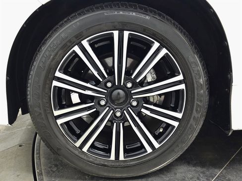 Used 2021 Lexus LX 570 4WD w/ Luxury Package image 13