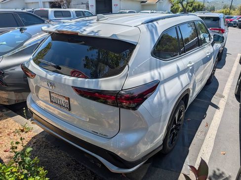 Used 2025 Toyota Highlander XSE AWD/4WD image 3