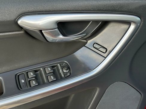 Used 2016 Volvo XC60 T5 Premier w/ Proximity Package image 12