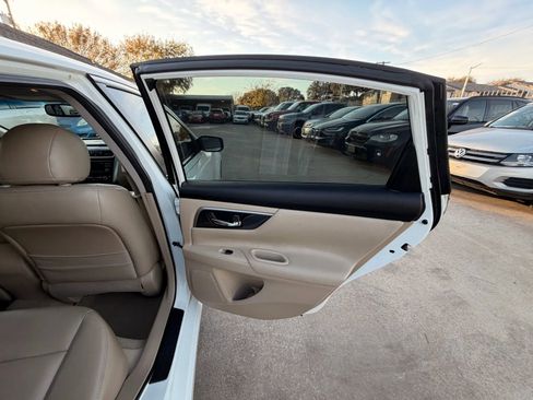 Used 2014 Nissan Altima 2.5 SV image 28