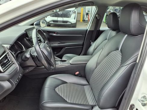 Used 2022 Toyota Camry SE w/ Carpet Mat Package (TMS) FWD image 16