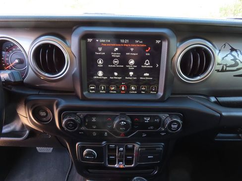 Used 2019 Jeep Wrangler Unlimited Sahara AWD/4WD image 16