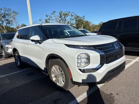 Used 2022 Mitsubishi Outlander ES image 4