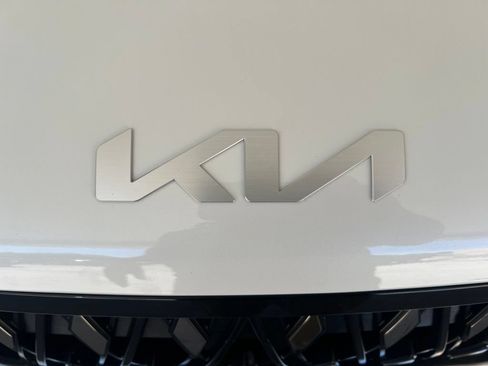 Certified 2025 Kia Carnival FWD image 27
